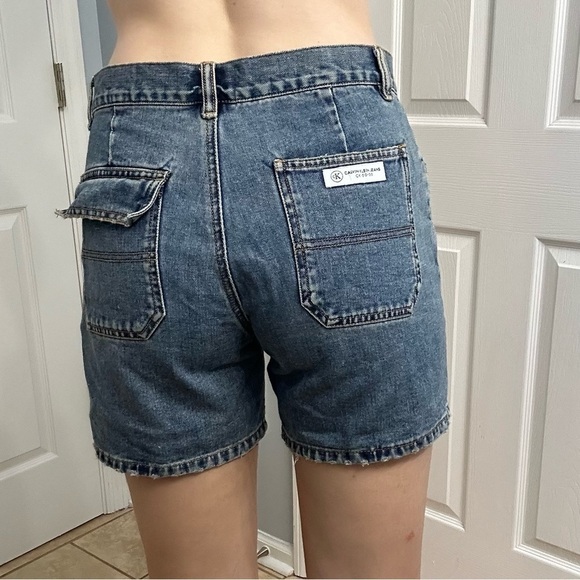 Vintage 90s Jean Shorts Calvin Klein Denim Cargo Blue Dad Modest Size 7 28 Waist - Picture 1 of 6